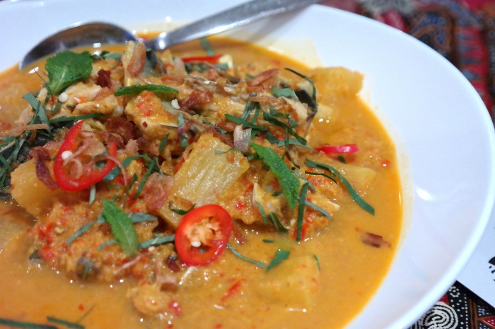 Ikan Masak Nanas (Mackerel and Pineapple Curry