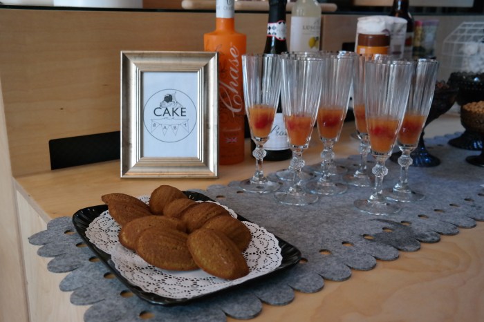 Afternoon Bellini and some matcha madeleine for the party!